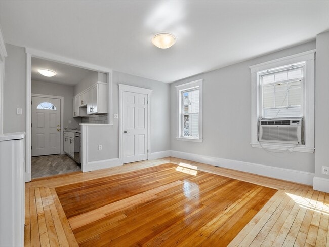 16 Windsor Rd in Medford, MA - Building Photo - Building Photo