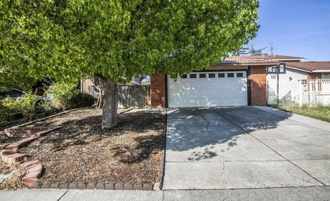 2728 Almondwood Way in Fairfield, CA - Building Photo - Building Photo