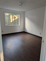 104 Holland St in Overton, TX - Building Photo