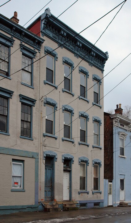 503 W McMicken Ave in Cincinnati, OH - Building Photo