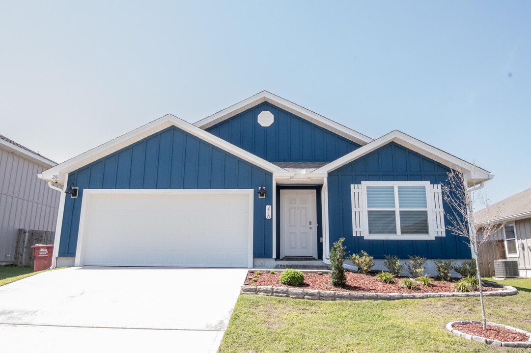 216 Laurel Hl St in Crestview, FL - Building Photo