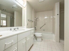 1 Baldwin Ave, Unit APT 214 in San Mateo, CA - Foto de edificio - Building Photo