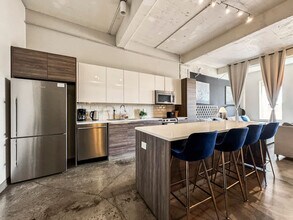 555 Evergreen St in Dallas, TX - Building Photo - Building Photo