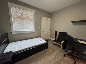 436 Georgia Ave in Nanaimo, BC - Building Photo - Building Photo