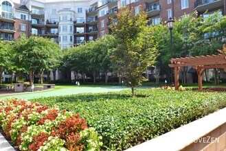 300 W 5th St in Charlotte, NC - Foto de edificio - Building Photo