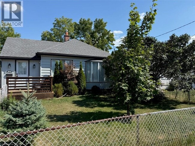 property at 11 Mercer Rd