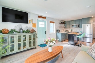 211 Genebern Way in San Francisco, CA - Building Photo - Building Photo