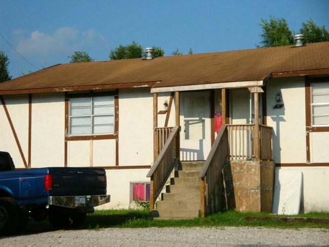 813 N Pleasant St in Springdale, AR - Building Photo - Building Photo