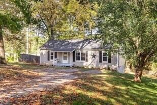 255 Lowry St in Ball Ground, GA - Building Photo