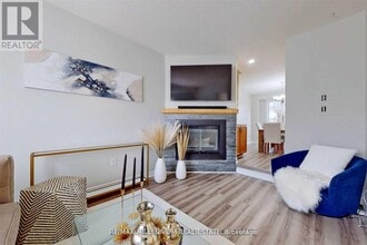 310-310 Christopher Dr in Cambridge, ON - Building Photo - Building Photo