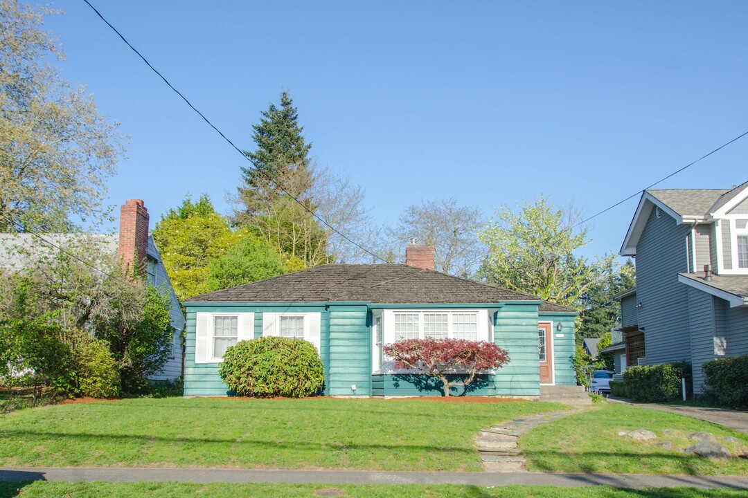 4738 47th Ave NE in Seattle, WA - Building Photo
