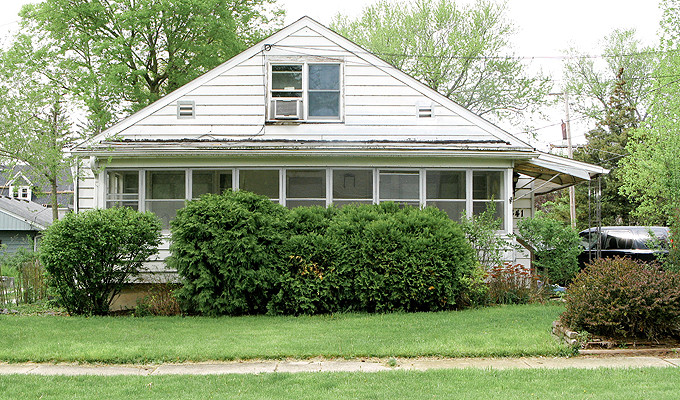 3 Unit Income Building in Dekalb, IL - Building Photo