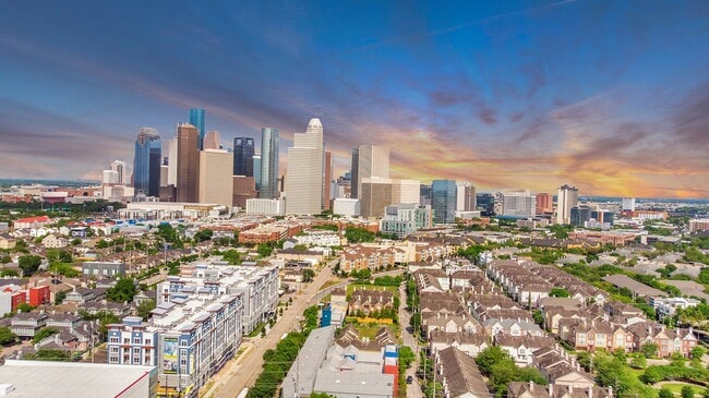 property at 1902 Coulcrest Dr