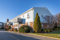 260 Waverly Ave in Patchogue, NY - Foto de edificio - Building Photo