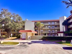 3120 N Pine Island Rd, Unit 3 in Sunrise, FL - Building Photo