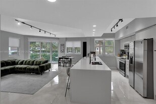 20000 E Country Club Dr, Unit 211 in Aventura, FL - Building Photo