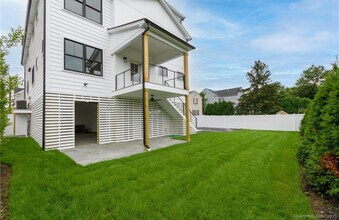 124 Fox St in Fairfield, CT - Building Photo - Building Photo