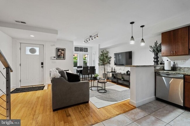 18 N St NW in Washington, DC - Building Photo - Building Photo