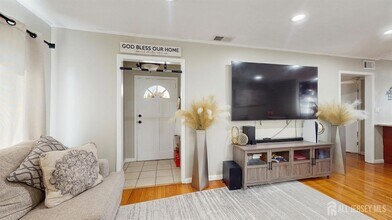 229 Old Post Rd, Unit 218 in Edison, NJ - Building Photo - Building Photo