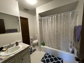 207 Williamsburg Dr in Thiensville, WI - Building Photo - Building Photo