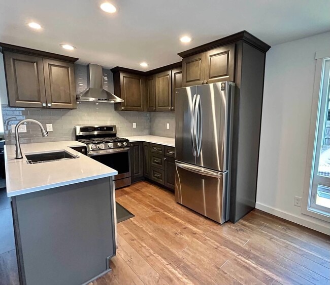 property at 6571 Amy Ln NE