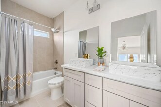 38167 W San Juan Ave in Tonopah, AZ - Foto de edificio - Building Photo