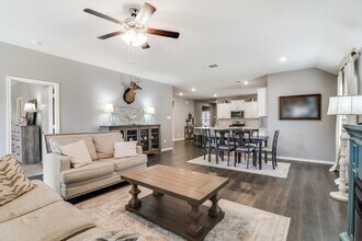 158 Coyote Trl in Caddo Mills, TX - Foto de edificio - Building Photo