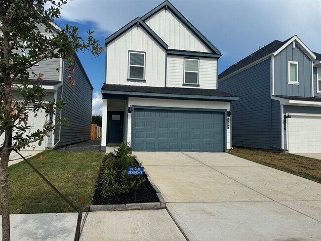 10203 Spring Branch Trail in Houston, TX - Building Photo - Building Photo
