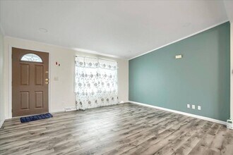 34 Stern Scenic Dr in Middletown, NY - Building Photo - Building Photo