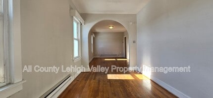 708 Linden St in Bethlehem, PA - Foto de edificio - Building Photo