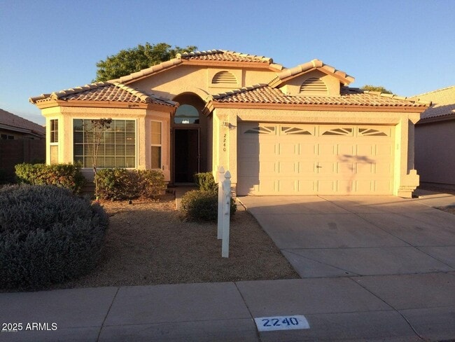 2240 E Aire Libre Ave