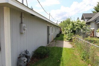 1020 W Lacrosse Ave in Spokane, WA - Building Photo - Building Photo