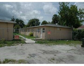 903 Avenue B in Fort Pierce, FL - Foto de edificio - Building Photo