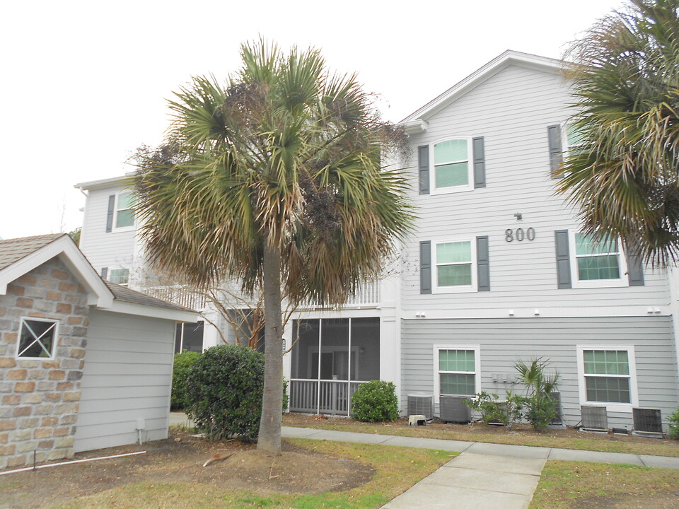 1300 Park W Blvd, Unit 511 in Mount Pleasant, SC - Building Photo