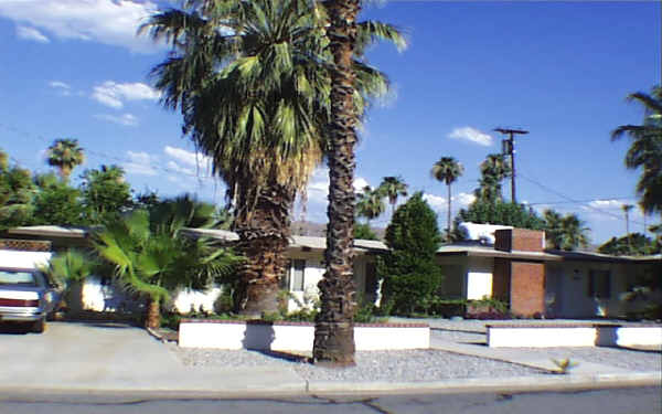 1630 S Via Entrada in Palm Springs, CA - Foto de edificio