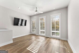 1272 Longreen Ter NW in Atlanta, GA - Foto de edificio - Building Photo