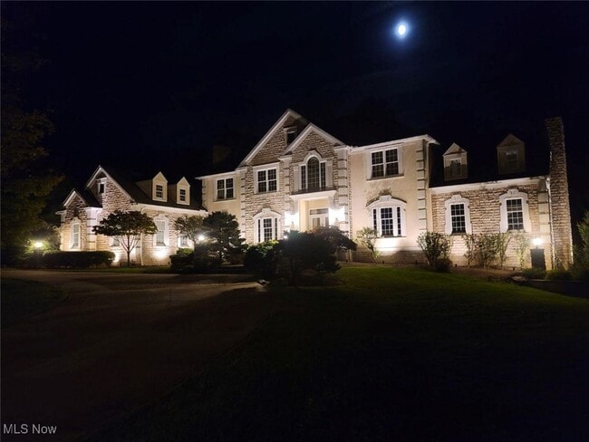 property at 4466 Forest Brooke Ct N