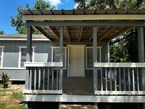 127 12th St in Onalaska, TX - Building Photo - Building Photo