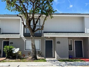 4704 Pier Dr in Greenacres, FL - Building Photo - Building Photo