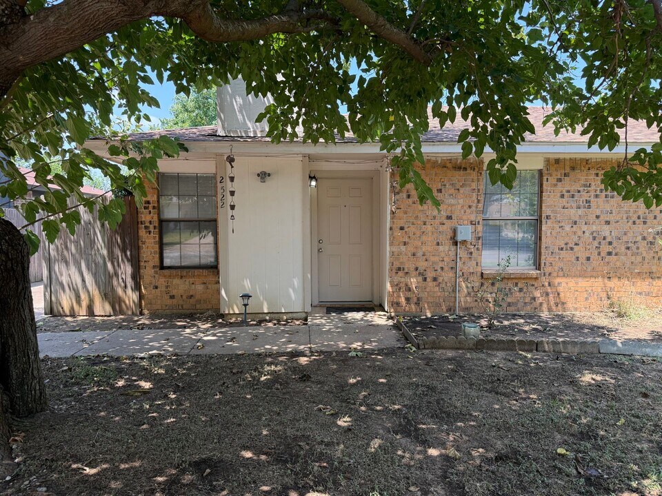 2522 Indigo Ln in Arlington, TX - Building Photo