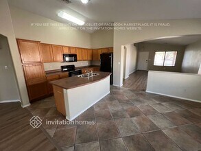 15021 N Gil Balcome Ct in Surprise, AZ - Foto de edificio - Building Photo