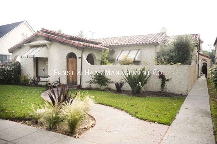 2374 Eucalyptus Ave in Long Beach, CA - Building Photo