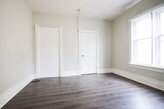 159 Victoria St N in Kitchener, ON - Building Photo - Building Photo