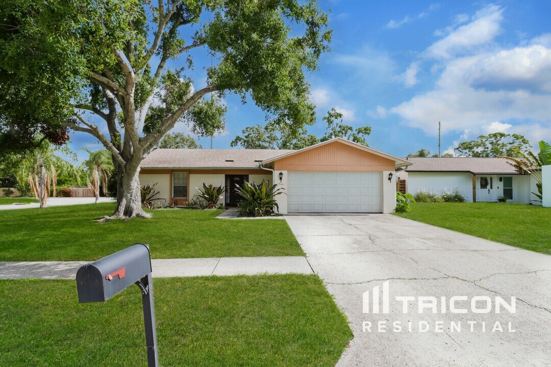 1906 Radcliffe Dr N in Clearwater, FL - Building Photo