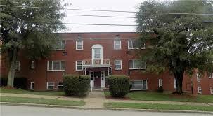 310 W Berkeley St in Uniontown, PA - Foto de edificio