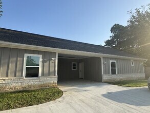 1431 W Ash St in Stephenville, TX - Building Photo - Building Photo