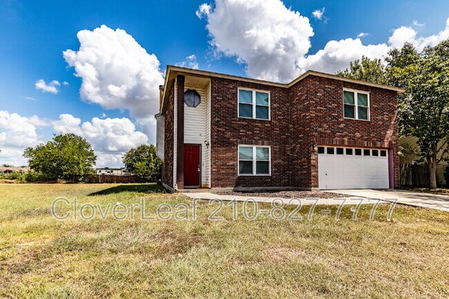 1045 Stone Trail in New Braunfels, TX - Building Photo - Building Photo