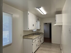 201 Decatur St in Bakersfield, CA - Building Photo - Building Photo