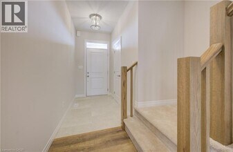 109 Rivergreen Cres in Cambridge, ON - Building Photo - Building Photo