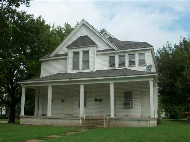 820 W 3rd St in Sedalia, MO - Building Photo